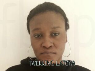 TWEKKING_LATOYA